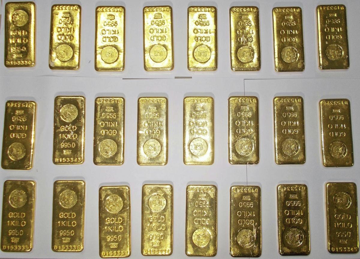 gold smuggling seized seizure dri bengaluru prices yellow metal price difference india modi govt airport delhi mumbai customs