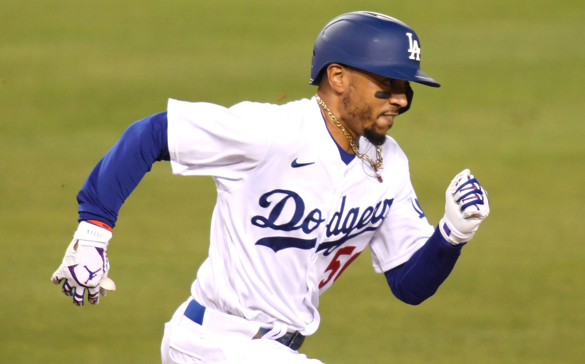 Mookie Betts gets debut souvenirs as Dodgers roll