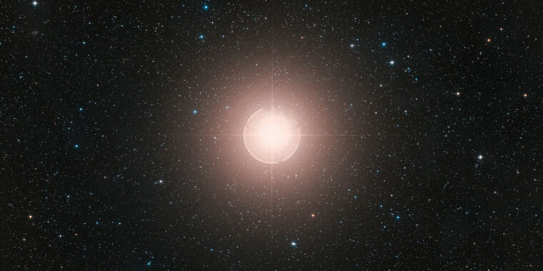 Astronomers kill all the fun, blame dust for Betelgeuse’s dimming