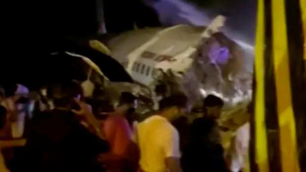 At least 15 dead in plane crash in southwestern India