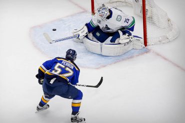 Canucks 4, Blues 3: Markstrom strong, Motte scores for series lead