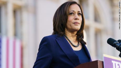 Sen. Kamala Harris speaks to her supporters during her presidential campaign launch rally in 2019. (Photo by Mason Trinca/Getty Images)