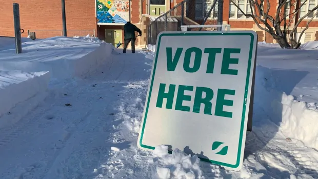 Snow-plagued Saskatoon election will take a break until Friday