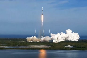 SpaceX just launched a powerful Sirius XM satellite into orbit and nailed a rocket landing