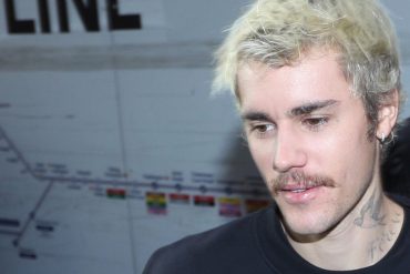 Justin Bieber wants to top Christmas charts with this song