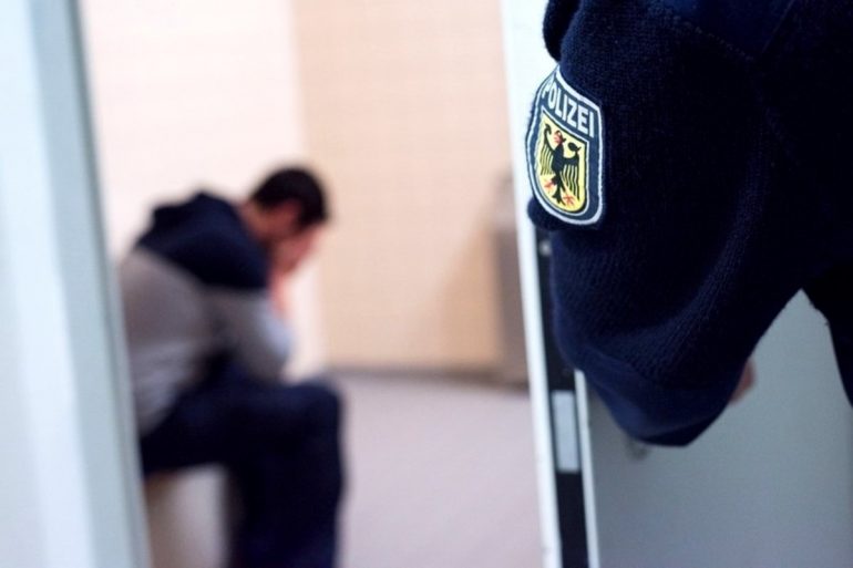 The federal police caught the smugglers: 23 people brought to Bavaria "in a confined space"