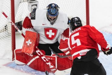 Canada's Alex Newhook "probably 50-50" to play vs. Czech Republic in World Junior quarters