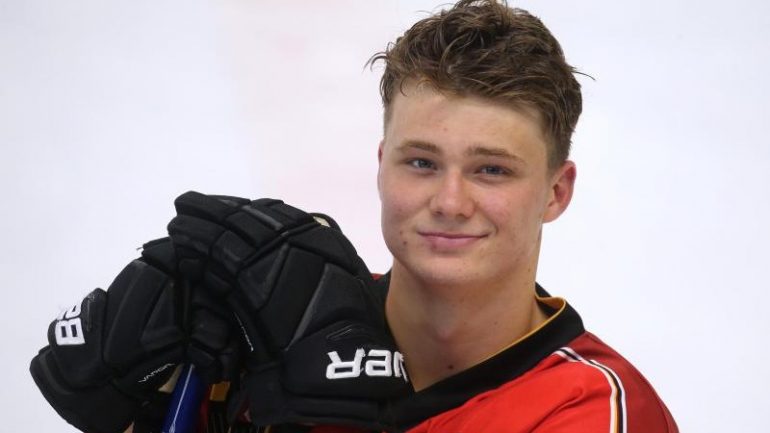Ice Hockey - Tim Stutzl: Why a Young German Sported Ottawa
