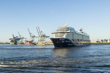 Neue Mein Schiff 1 kam heute das erste Mal in den Hamburger Hafen / © TUI Cruises