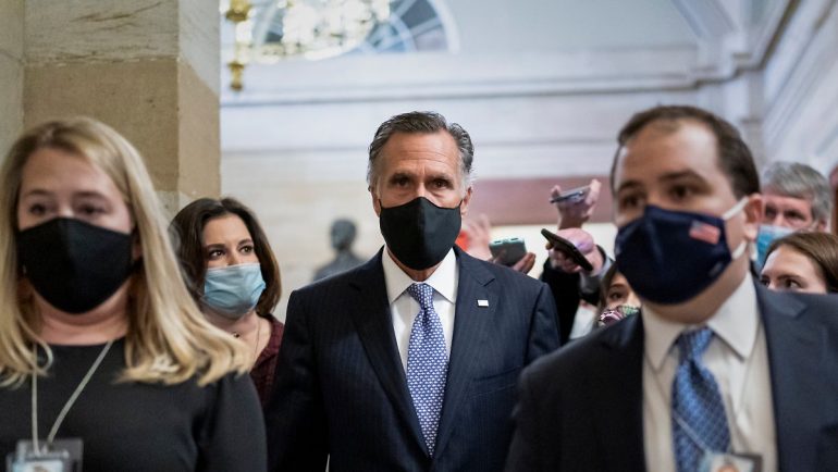 Stress on video: Mitt Romney escapes from the crowd