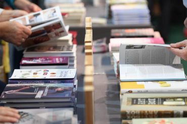 Book Fair: +++ The federal government supports the book fair with 5 million euros +++ Inauguration of booklets as "recognition" +++ This new book award is Jury +++.  hessenschau.de