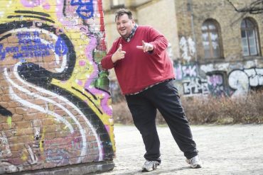 Canadian comedians target German problem-solving strategies