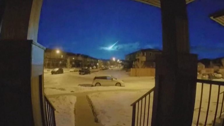 Traveling by Mars or the Moon: Meteorites illuminate the night sky over Canada