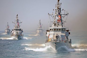 Accident in the Persian Gulf: US Navy puts warning shots on Iranian boats