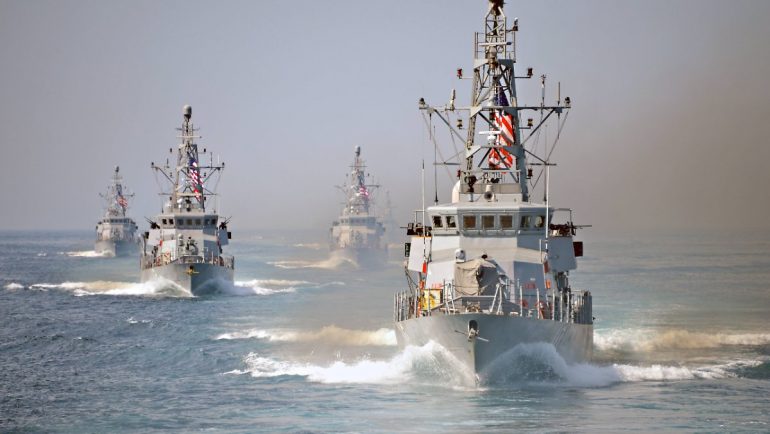 Accident in the Persian Gulf: US Navy puts warning shots on Iranian boats