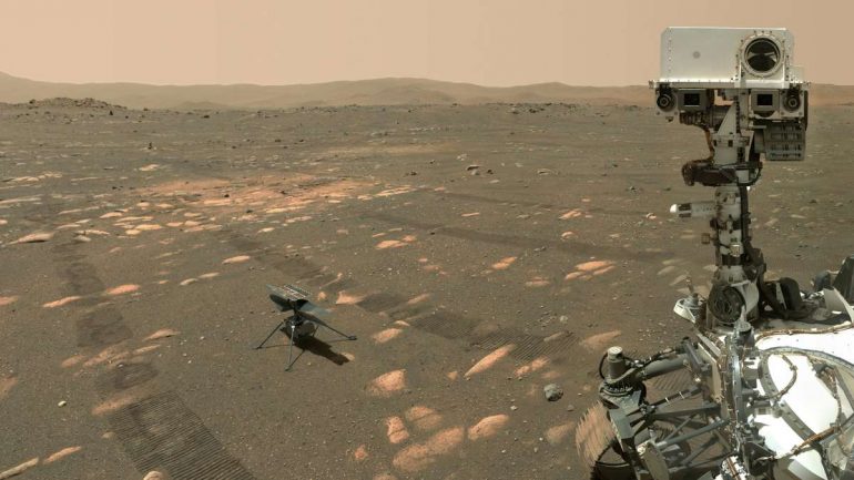 Mars rover sends a selfie to Earth - he is not alone in the photo