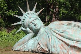 New York has the second edition of the Statue of Liberty - Easy Edition