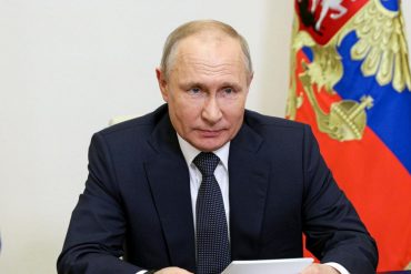 Russia: Putin threatens opponents