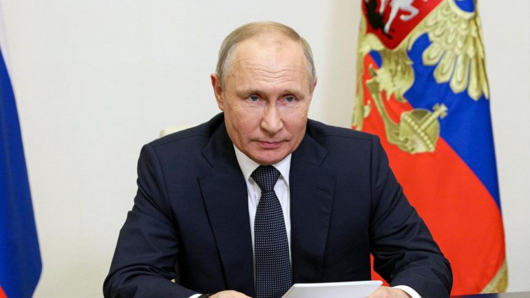 Russia: Putin threatens opponents
