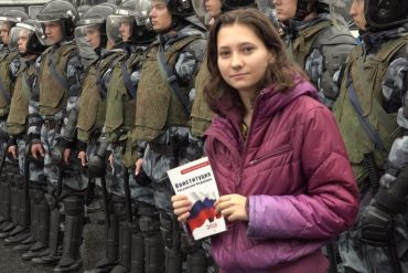 Russia: Court sentenced 19-year-old children to night arrest after protest