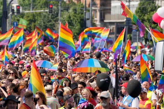 Warsaw: Thousands with rainbow flags in Pride Parade