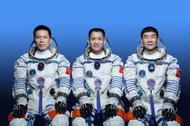 China sent astronauts to the new space station for the first time.  free Press