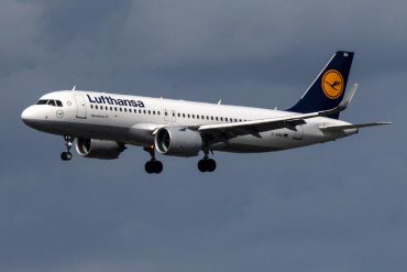 "Enough video conference": Lufthansa sees return of commercial flights