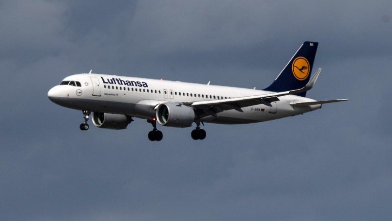 "Enough video conference": Lufthansa sees return of commercial flights