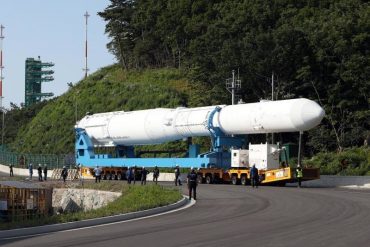 South Korea showed off a test version of its own space rocket.  free Press