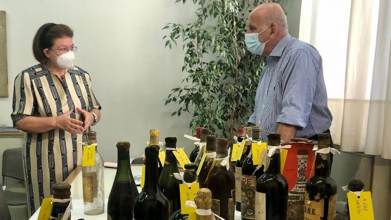Former royal palace in Greece: hundreds of valuable wine bottles discovered