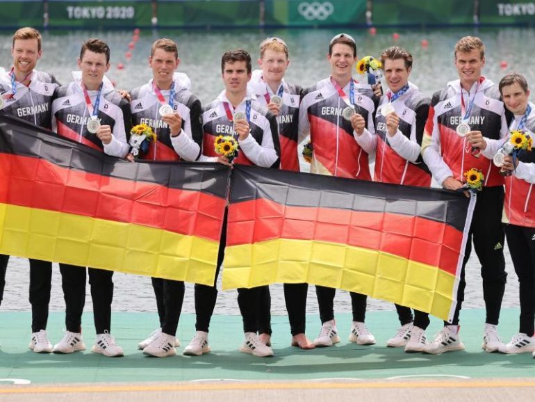 Germany in the red field Silver in eight rows - Sport