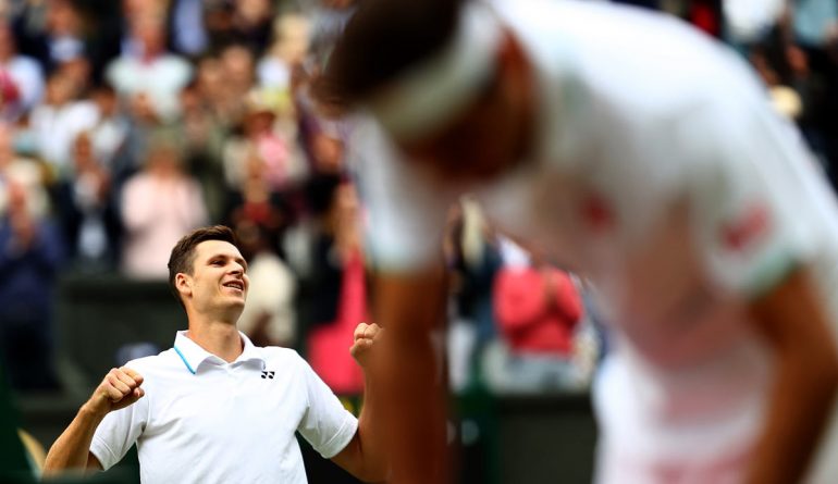 Wimbledon- Djokovic easily into semi-finals