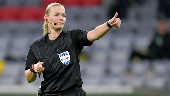 Supercup referee Bibiana Steinhaus © Imageo Image / Pool Photo 