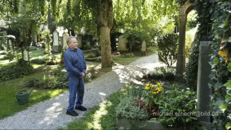 Fritz Vepper visits his grave: Acting star has cancer