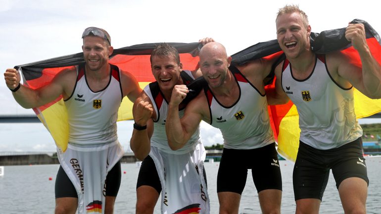 Olympic Games: German men's four-man kayak wins gold