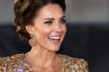 Duchess Kate inspired completely in gold at Bond premiere