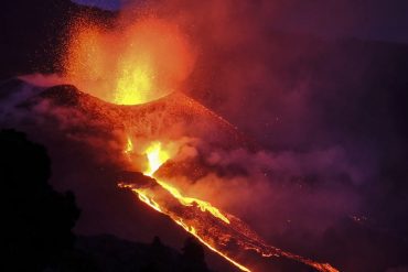 Lava from new cracks - Canary Islands volcano becoming more and more aggressive - news abroad