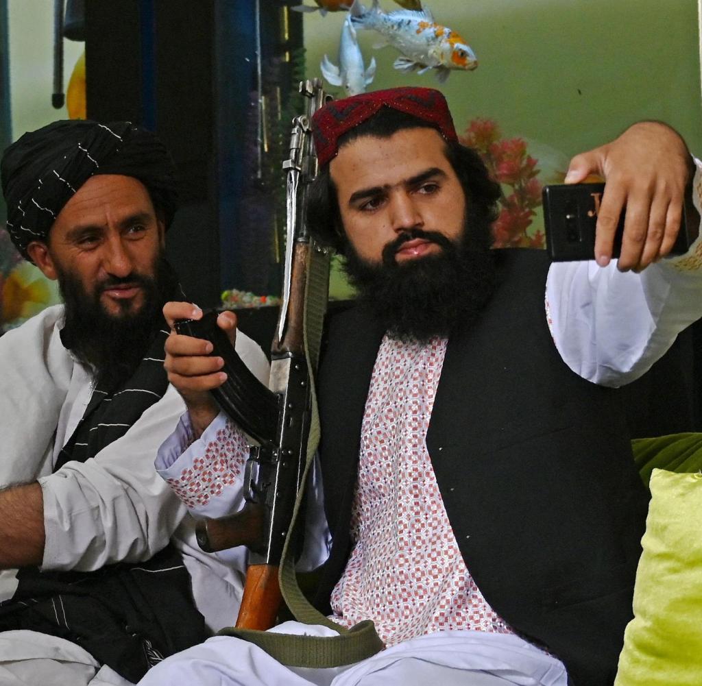 Take a quick selfie: the new generation of Taliban has long known how to use a smartphone