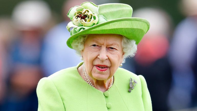 Insane cleanup casting: Anyone who finds a dead fly is allowed to work for the Queen - royals