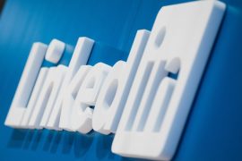 Microsoft shuts down LinkedIn in China