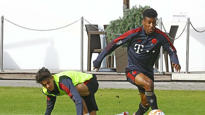 Fully resilient again: Kingsley Koman (R.) surpasses genius Lucas Copado in Bayern training.