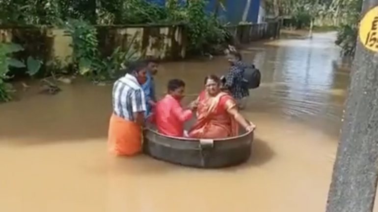 Floods in India: Couples travel for wedding in a saucepan