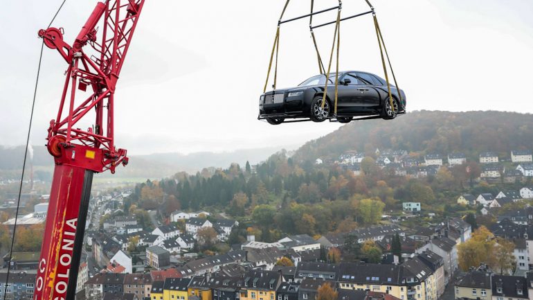 Wuppertal: Rolls-Royce floats on hook in "Visiodrome" |  regional