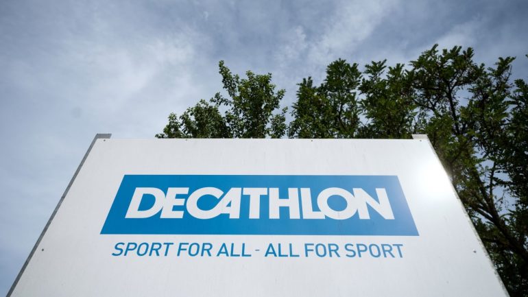 Decathlon reacts to refugee accidents in the English Channel: kayak sales halted