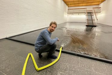 This is why an artist fills the Bremerhaven art gallery with water from Vesera