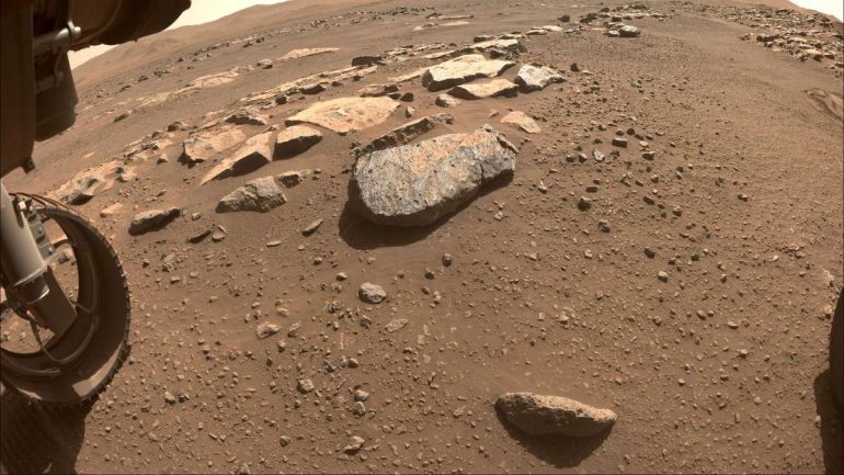 Mars: "Partly Buried Skeleton" - New NASA Image Raises Questions