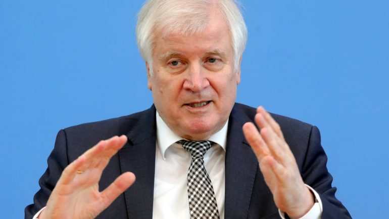 No entry into Germany: Seehofer's strong rejection of refugees