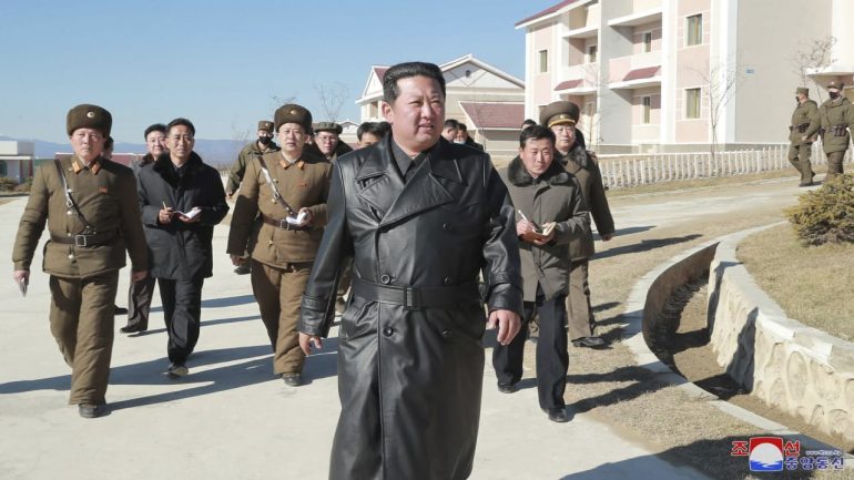 Only Kim is allowed to wear - North Korea bans leather coat - Politics abroad