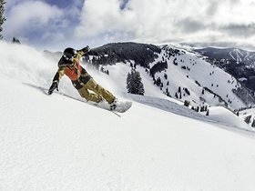 Snowboarders in Vail: The ski resorts of North America are a little dream for winter sports enthusiasts.  Photo: Daniil Milchev / Vail Resorts / DPA-TMN / Handout
