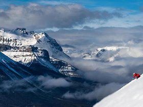 Banff Lake Louise Ski Area in Canada offers great runs.  Photo: Reuben Crabbe / Skeebig 3 / Banff & Lake Louise Tourism / dpa-tmn / handout
